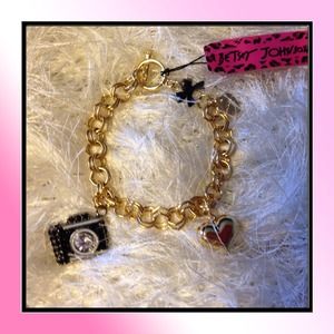 💖Betsey Johnson "Black Camera" Toggle Bracelet💖