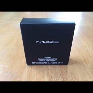 MAC Studio Fix Powder Foundation- NW25