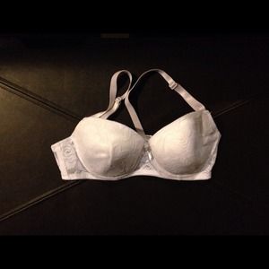 34B white bra and 34B vogue bra burgundy @marcig