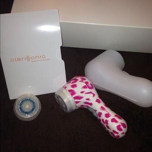 Clarisonic Mia 2 . BNIB with extra deep pore head