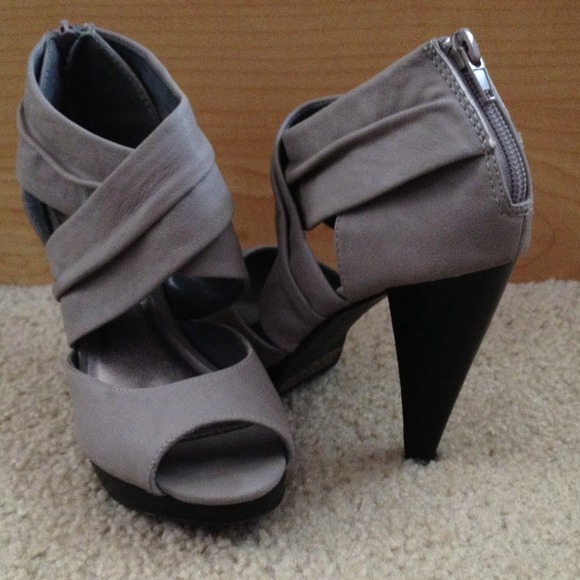 Very cute grey and black heels