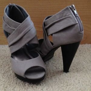 Very cute grey and black heels