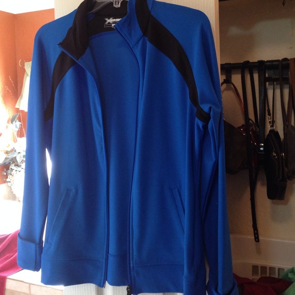 Xersion performance wear drifit jacket