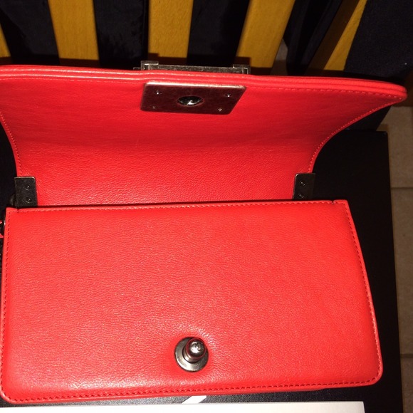 GONE on evilbay Chanel small boy in red caft skin - Picture 4 of 4