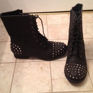 🔴ON HOLD🔴NWOT Studded combat boots!