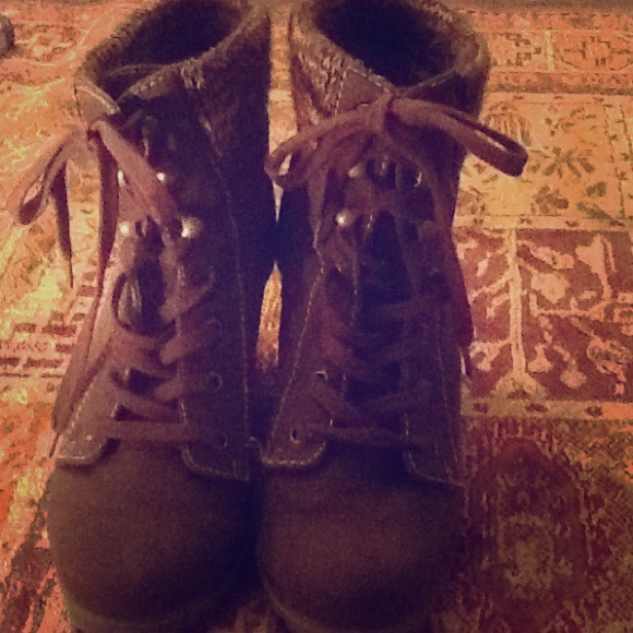 Brown high heals boot