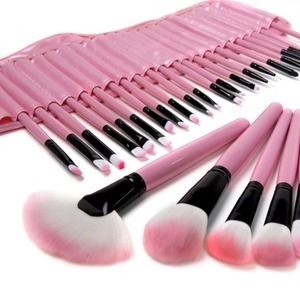 32 piece glamorous Cosmetic Brushes!!