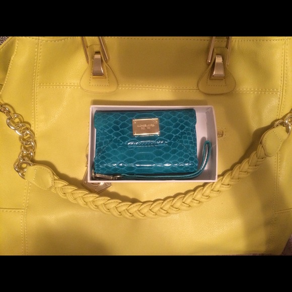 💥SOLD. LOCALLY.🚫 - Picture 3 of 4