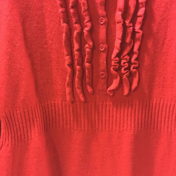 RED RUFFLE SWEATER 🌻 - Picture 2 of 5