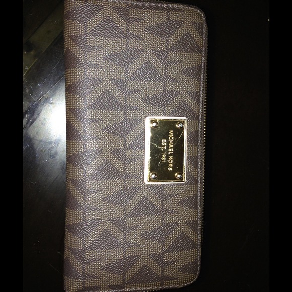 Michael Kors Accordion wallet