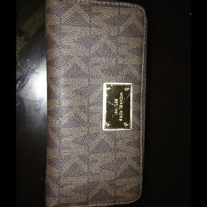 Michael Kors Accordion wallet