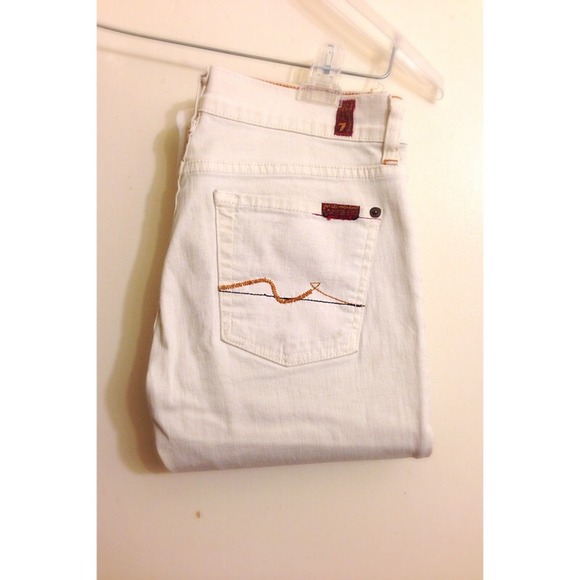 🆕💕White 7 For All Mankind Jeans