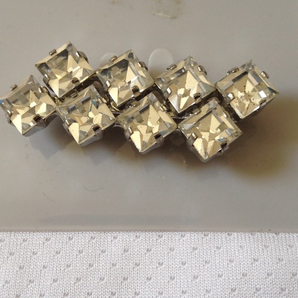 New brooch pin