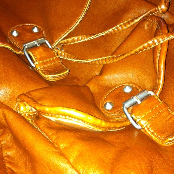 Leather brown backpack - Picture 2 of 4