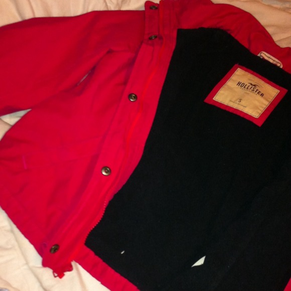 Never worn hollister rain jacket - Picture 2 of 3