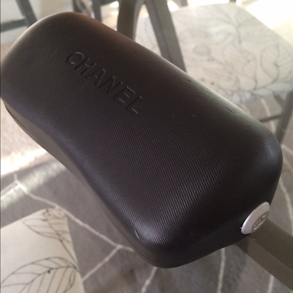 🚫SOLD🚫 💯% Authentic Chanel Sunglasses Case