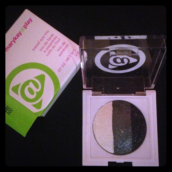 $SOLD$Mary Kay @play Baked Eye Trio