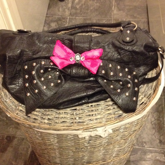 Sold 💀Black bow purse💀Very pretty and big!!