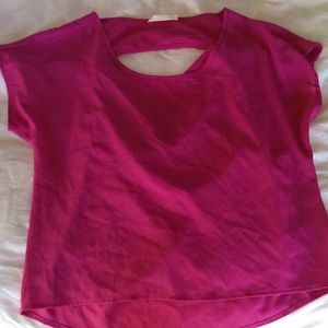 Casual purple/pink top with cutout back