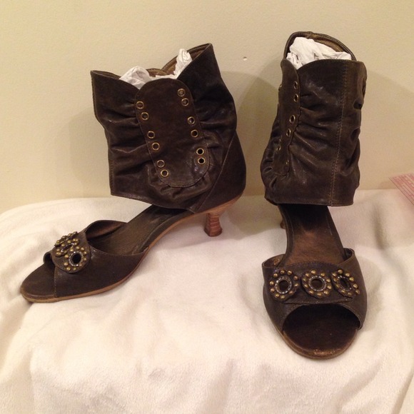 Brown open toe boots - Picture 1 of 4