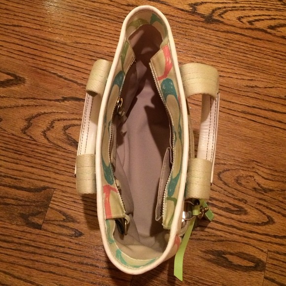 Authentic COACH Signature Hampton Scribble Tote - Picture 4 of 4