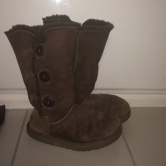 ❌❌SOLD❌❌💯Authentic UGG Bailey Triple Buttons
