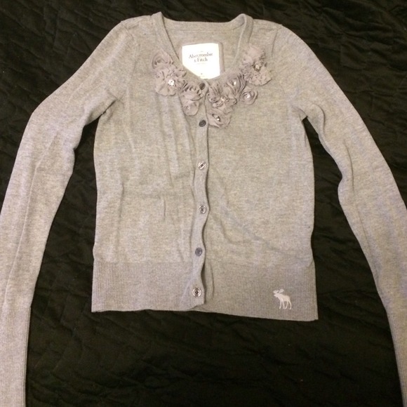 Gray Abercrombie and Fitch sweater