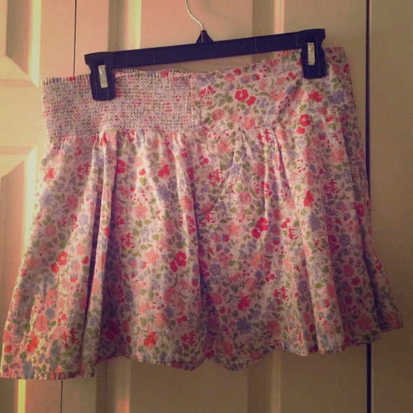 Mini floral skirt - Picture 1 of 3