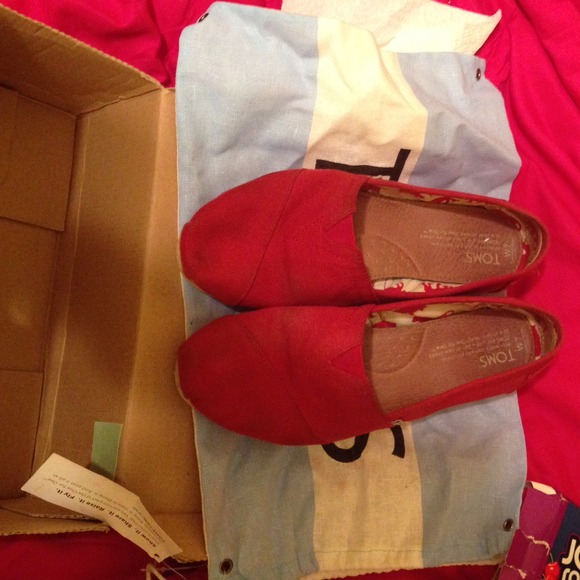 Red Toms *NO TRADES SO PLEASE STOP ASKING* - Picture 2 of 4