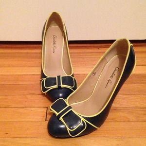 Navy Pumps with Lime Green Piping and Bow