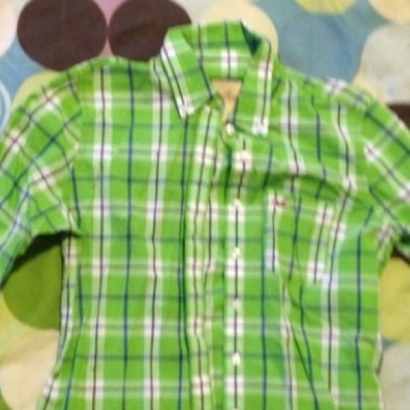 SOLD Hollister shirt super cute