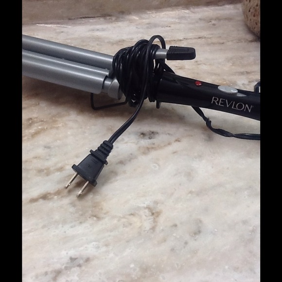 Revlon triple barrel "waver" curling iron