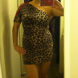 🔴💰SOLD🔴🔴⬇️One shoulder Leopard print dress.