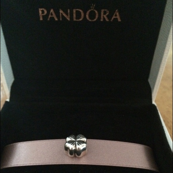 💢Bundle💢Authentic Pandora Clover/tendril clips