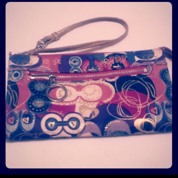 AUTHENTIC COACH POPPY WRISTLET WALLET