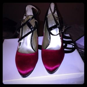 Nine West Fuchsia with black Mary Jane pumps