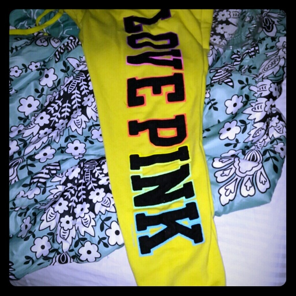 Pratically NEW/V.S. Pink boyfriend sweats pants