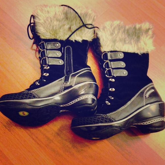 NWOT black sueded leather boots