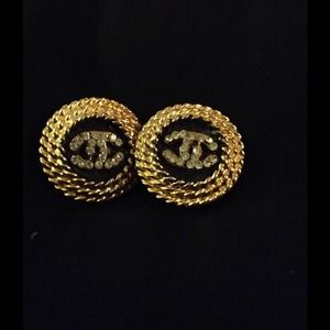 VINTAGE LOOK CLIP ON EARRINGS