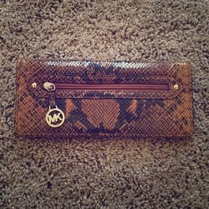 Authentic MICHAEL KORS Clutch