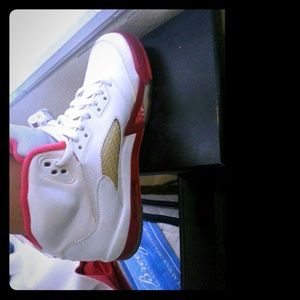 REDUCED !Jordan 5 scarlet red 7y