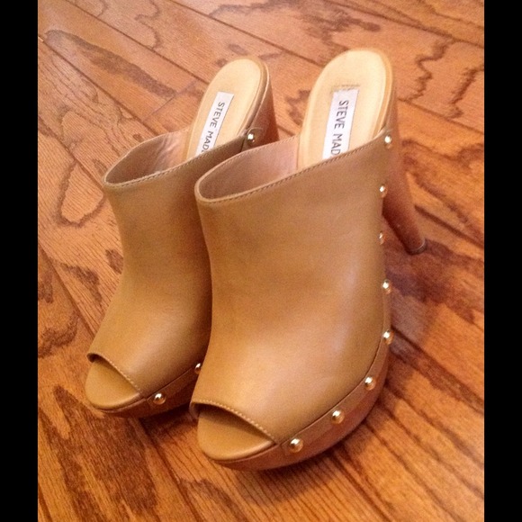 Steve Madden Shoes - 👠👠 Steve Madden caramel studded heels 👠👠