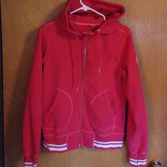 ☀️Sold in a bundle☀️Lululemon hoodie in raspberry
