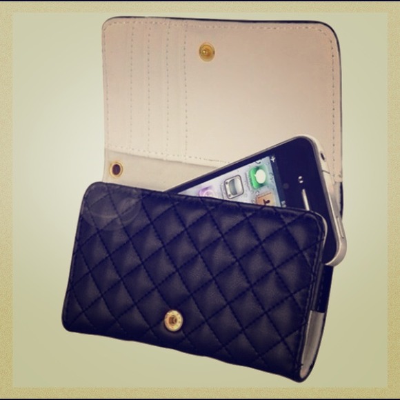 ❤️SOLD❤️Black Quilted Wallet Phone Case
