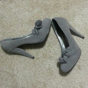 Grey Pumps