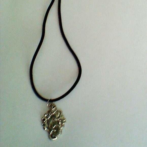 Necklace - Picture 1 of 2