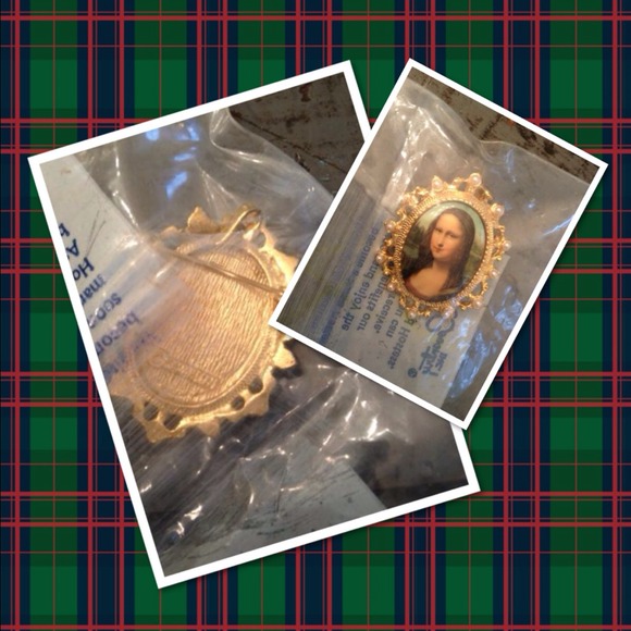 Mona Lisa brooch- sealed! Sarah Coventry GORG!! - Picture 3 of 3