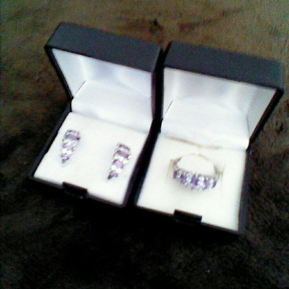 Ring and matching earrings - Picture 1 of 1