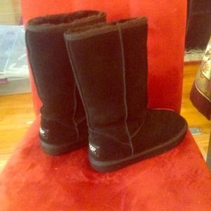 Authentic classic tall Uggs. Worn only once!
