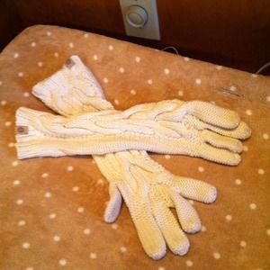 Ugg gloves and scarf bundle!